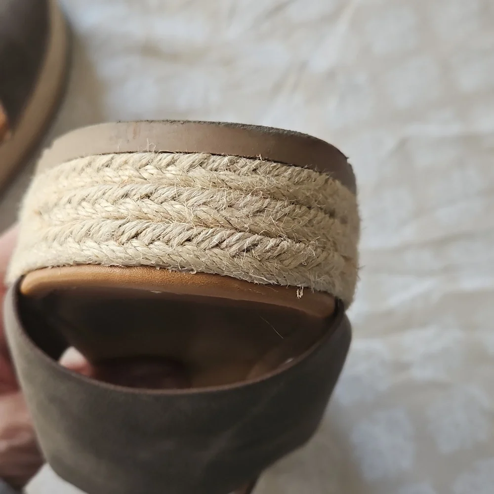 Soda Women's Tan Wedge Sandals - Picture 4 of 8